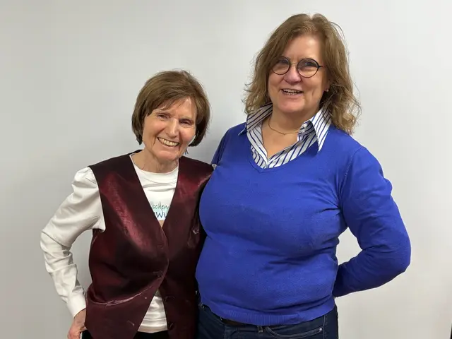 Eingespieltes Team: Dr. Sibylle Schreckling übergibt den Vorsitz der Alzheimer Gesellschaft Rhein-Erft-Kreis an Inge Hartmann, sie selbst bleibt zweite Vorsitzende.   | Foto: Andrea Floß