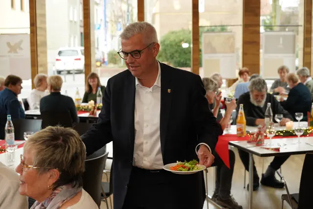  Bürgermeister bei seinem neuen Job | Foto: Bild: Jürgen Schmitz
