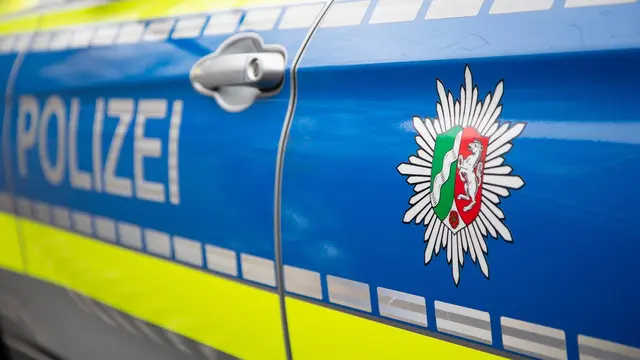 Schwerer Unfall auf der Euskirchener Straße. Reanimationsmaßnahmen bei Schwerstverletztem. | Foto: Foto: Polizei NRW