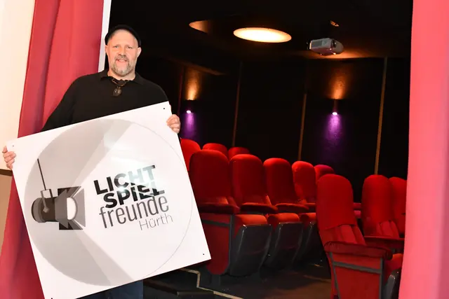 Michael Conzen, Geschäftsführer der Lichtspielfreunde Hürth, freut sich auf die Wiedereröffnung des kleinsten Kinos im Rheinland am 10./11. Januar 2026. | Foto: Foto: Brodüffel
