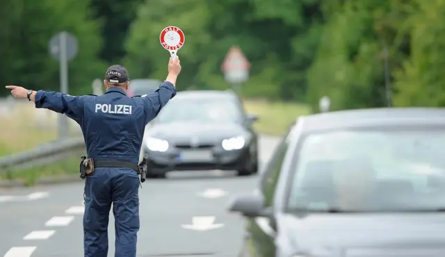 Ungewollter Zwischenstopp in einer Polizeikontrolle. Symbolbild. | Foto: Brigitte - stock.adobe.com