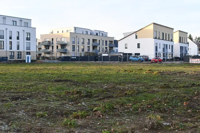 In der Anna-Seghers-Straße sollen Wohnungen für Singles und Studierende über einer Kindertagesstätte entstehen. | Foto: Foto: Brodüffel