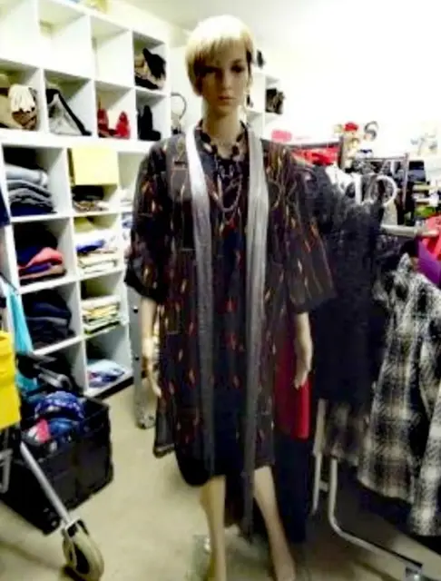 Leider ist die Kleiderkammer in Brühl-Vochem wegen eines Wasserschadens noch immer geschlossen.  | Foto: Franziska Matheis