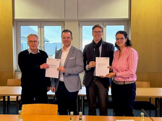 Präsentieren den Koalitionsvertrag (von links): Stefan Gerlach, Andreas Stolze, Christoph Weiler und Anke Nolte. | Foto: CDU Neunkirchen-Seelscheid