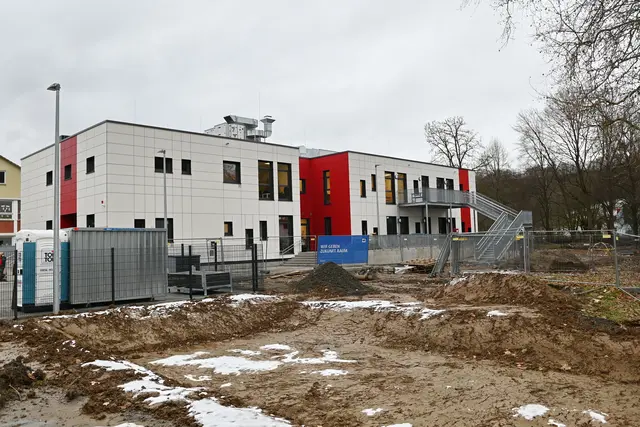 Noch ist das Gelände um die neue KiTa eine Wüstenlandschaft, aber schon im Frühjahr wird alles hergerichtet sein. | Foto: Herkenrath