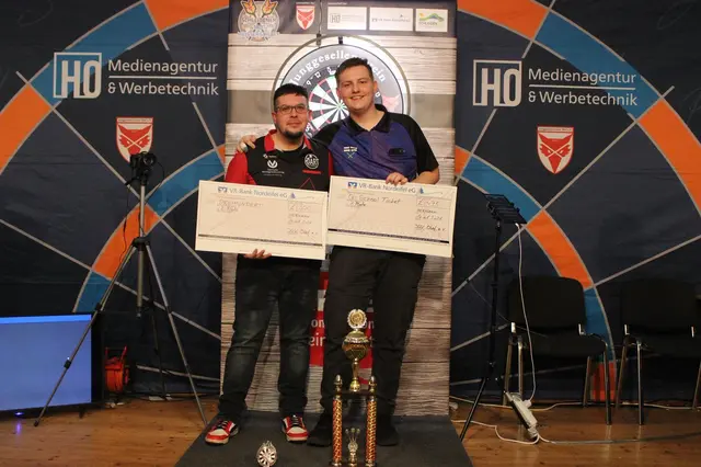 Die beiden Finalteilnehmer Leon Ebmeier (r.) und Adrian Hoffmann (l.). | Foto: Maren Müller