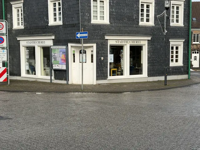 Die Stadtbücherei Burscheid passt ihre Gebühren an. Foto: hh