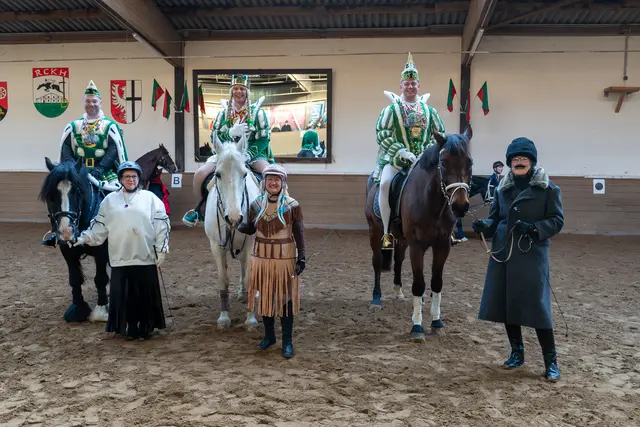 Das Flamersheimer Dreigestirn Bauer Torsten, Jungfrau Anna und Prinz Philipp I.
 | Foto: Thomas Kroniger