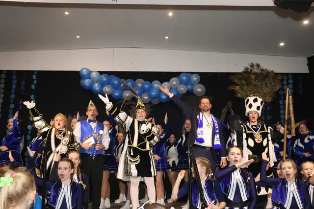 Das Damendreigestirn mit Bürgermeister Jan Gutowski (2.v.r.) und Präsident Georg Freund. | Foto: Michael Kupper