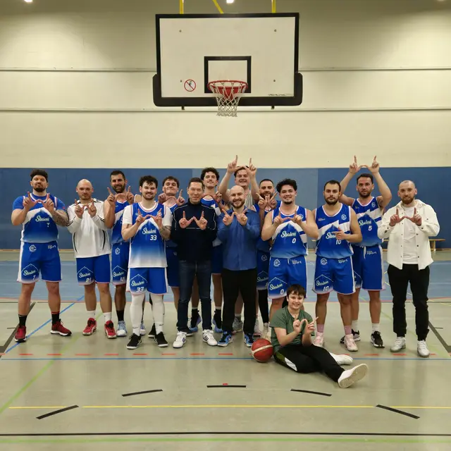 Das Team mit Bürgermeister  Raoul Halding-Hoppenheit. | Foto: Jens Kämper