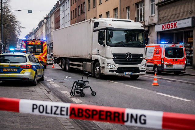 Das Bild zeigt nicht den realen Unfallort oder -beteiligte. Symbolbild KI-generiert, kein echtes Foto. | Foto: KI-generiert mit ChatGPT/OpenAI