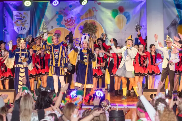 Das Dreigestirn war zu Gast auf der Sitzung. Foto: Axel König