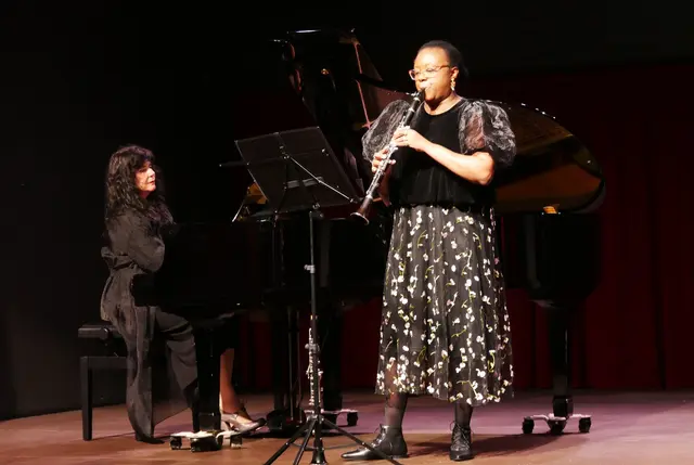 Pamela Coats, Klarinette, und Carmen Stefanescu, Klavier, begeisterten das Wesselinger Publikum mit ihrem Programm "Paris mon amour".  | Foto: Anita Brandtstäter