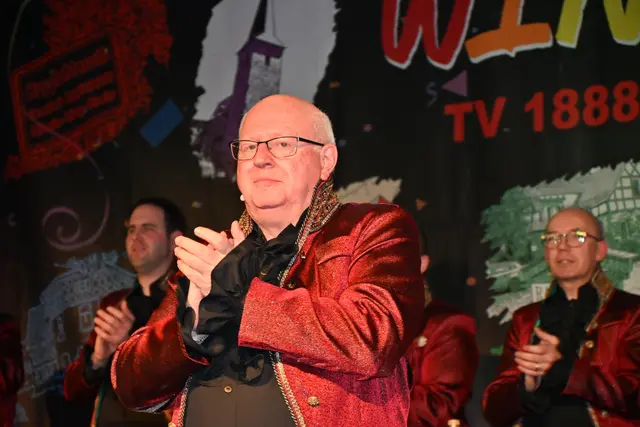 Mit vollem Einsatz dabei: Albert Brummenbaum, seit 30 Jahren Präsident beim karnevalistischen Winterfest des TVR. | Foto: Steimel