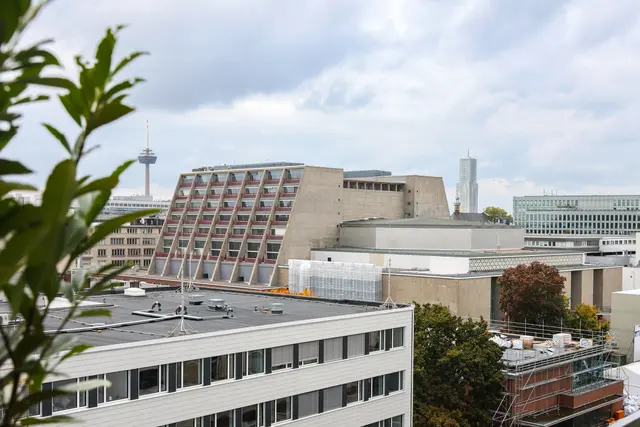 Die Oper und das Schauspielhaus in Köln sollen am 24. September 2026 wieder in Betrieb gehen.  | Foto: Martina Goyert