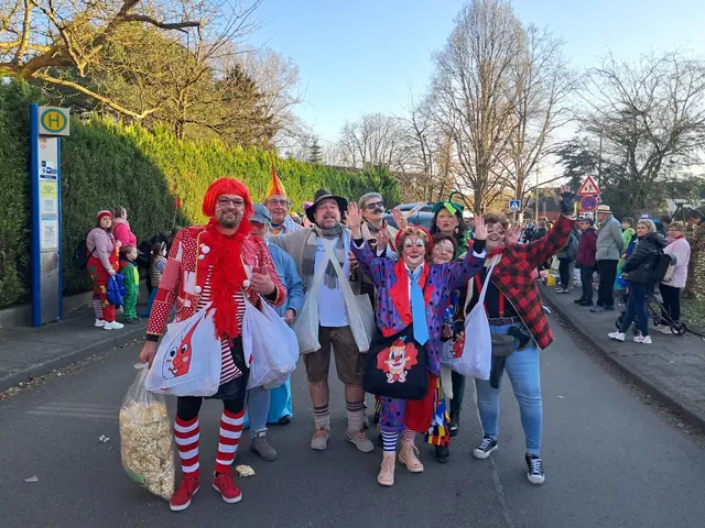 Fabelhafter Veedelsfasteleer: Der traditionelle Zoch am Rosenmontag in Brühl-Heide erfreut sich großer Beliebtheit. | Foto: Foto: DG Heide