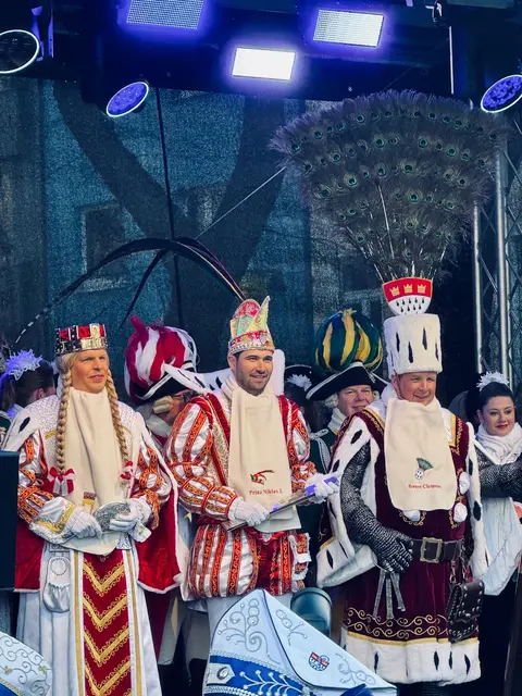 Das amtierende Kölner Dreigestirn 2025/2025.  | Foto: Bastian Schlößer