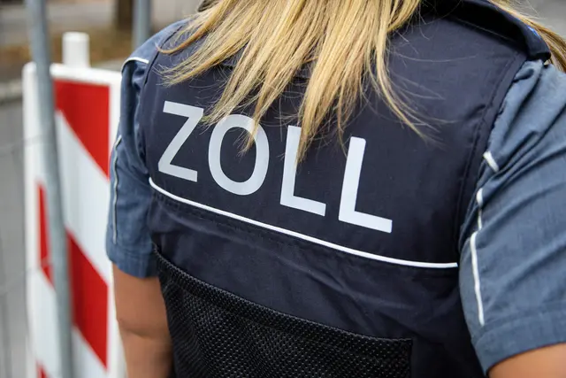 Symbolbild einer Zoll-Kontrolle. | Foto: Medienzunft Berlin - stock.adobe.com
