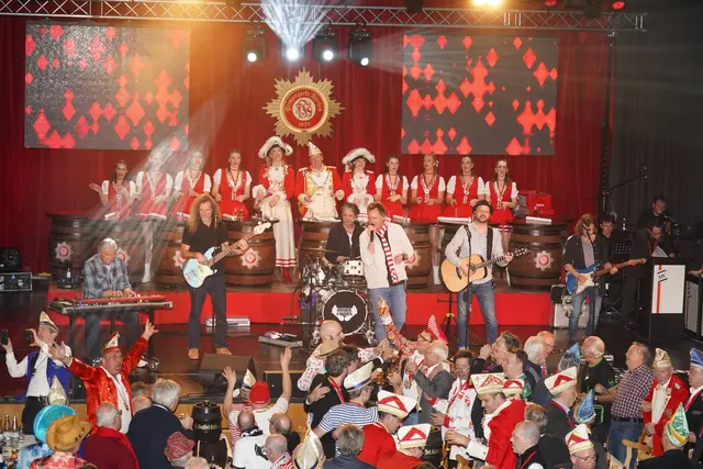 Die Bläck Fööss waren ein umjubelter Höhepunkt der Herrensitzung. | Foto: Prinzengarde Frechen