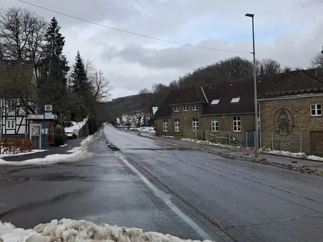 In Niedernhagen stehen umfangreiche Baumaßnahmen
an: Mitte Februar starten die Arbeiten zur Fahrbahnentwässerung sowie
der Umbau der Fahrbahn und der Haltestellen. | Foto: OBK