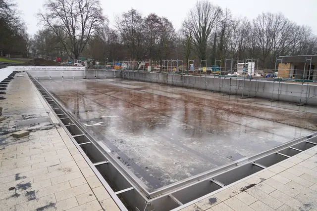 Das Schwimmerbecken wurde bereits mit Edelstahl ausgekleidet. | Foto: Stadt Frechen