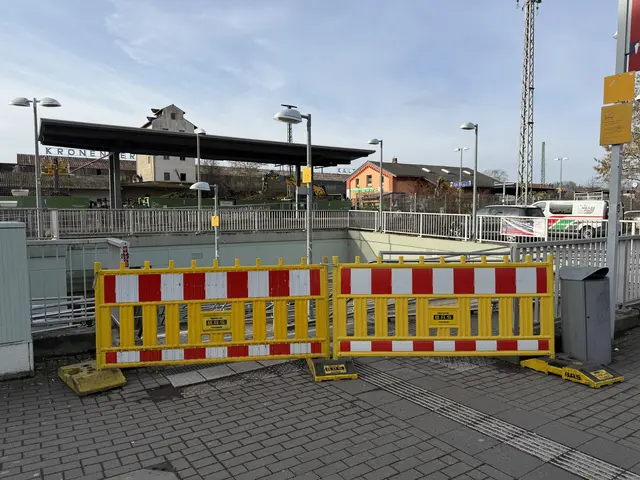 Die Arbeiten haben begonnen. In Leichlingen hält jetzt für fünf Monate kein Zug mehr. Foto: ak
