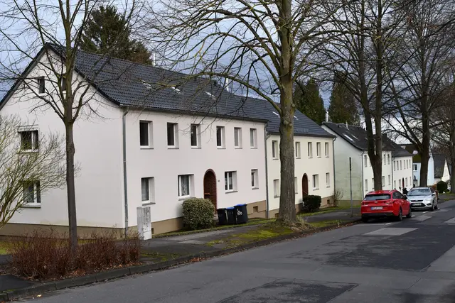 Die alten Gebausie-Häuser in der Liblarer Straße sollen ab Ende nächsten Jahres abgerissen werden. | Foto: Foto: Brodüffel