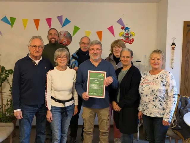 Preisübergabe Ehrenamtspreis 2025 der GRÜNEN Niederkassel im Mondorfer Treff an den VFSSN | Foto: Schriner