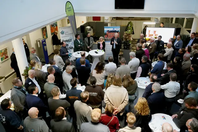 Networking in großer Runde: Mehr als 100 Gäste folgten der Einladung zum Unternehmerfrühstück bei den Stadtwerken Troisdorf. | Foto: Stadtwerke Troisdorf