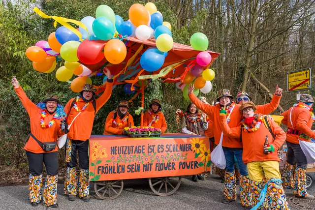 Flower Power in Köschbusch mit guter Laune unterwegs. | Foto: Heimermann