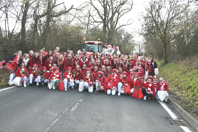 Der Stolz des kleinen Ortes Hänscheid, die Rot Weißen Tanzgruppen, 100 Mädchen und Jungen sind hier aktiv und erfreuen nicht nur an Karneval ihre Gäste. | Foto: Steimel