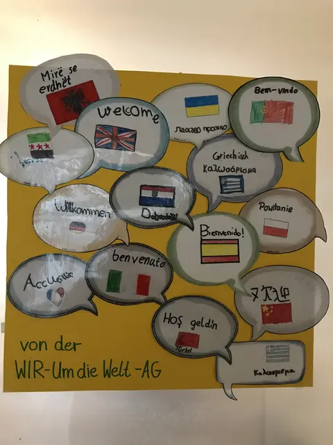 Die Kinder der Grundschule brachten das schön gestaltete Plakat mit.