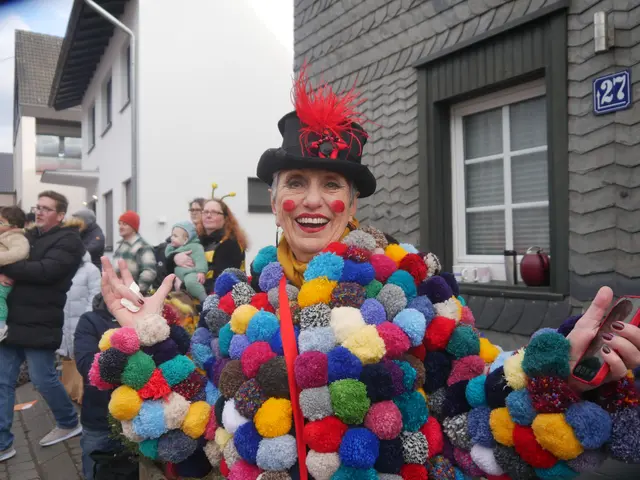 Beim bislang größten Karnevalszug der Ortsgeschichte sorgten 550 Teilnehmer in 27 Gruppen für ausgelassene Stimmung | Foto: Sylvia Schmidt