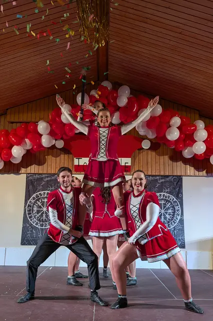 Jeck und joot drop waren de Wiever auf ihren Sitzungen an Weiberfastnacht wie hier beim Karnevalsverein „Tonmöhne“ in Witterschlick.
 | Foto: fes