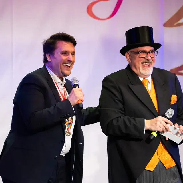 Bürgermeister Alexander Biber (links) mit Thomas Jost (rechts) | Foto: Stadt Troisdorf