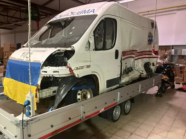 Ein beschädigter Rettungswagen aus der Ukraine. | Foto: Hilfsgruppe Eifel und Rumänien-Sunshine