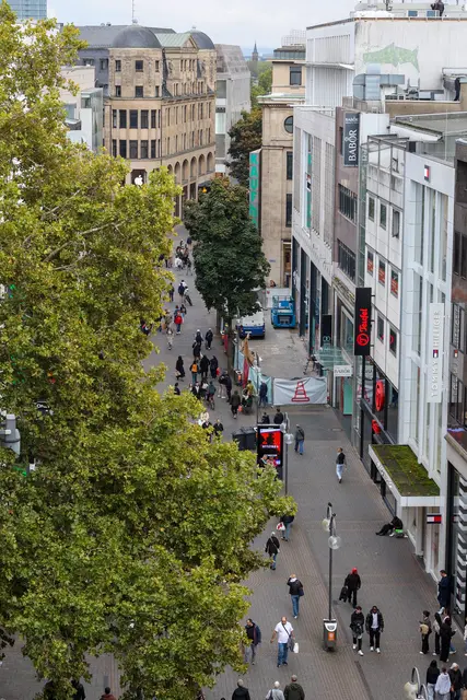 Die Schildergasse, die zweitälteste Straße Kölns, gilt als eine der beliebteste Einkaufsstraßen. | Foto: Martina Goyert