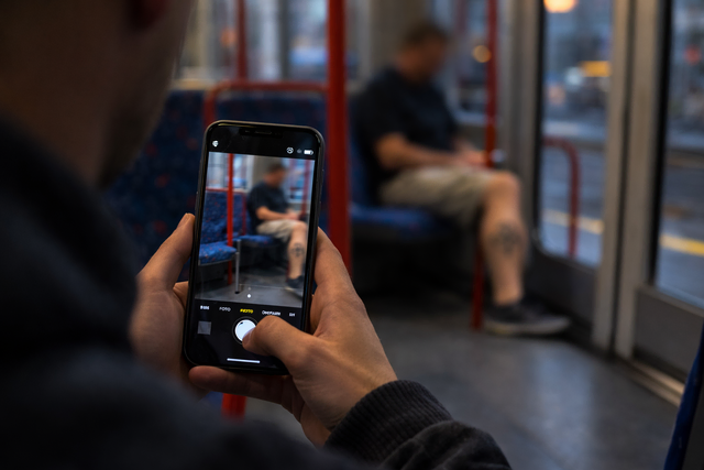 Das Bild zeigt nicht den realen Tatort oder Beteiligte. Symbolbild KI-generiert, kein echtes Foto. | Foto: KI-generiert mit ChatGPT/OpenAI
