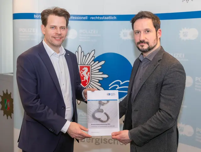 Landrat Arne von Boetticher (l.) und Kripo-Chef Marc André Linden stellten die Kriminalitätsentwicklung 2025 vor. Foto: Axel König
