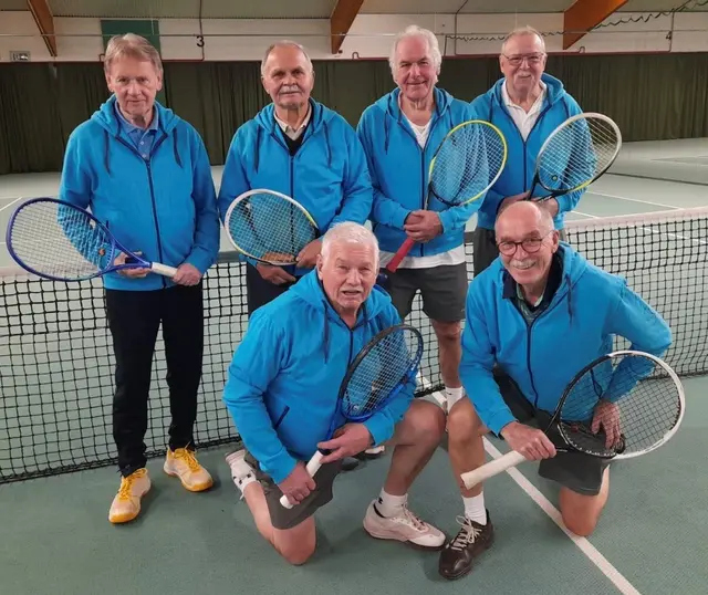 Oben (v.l.n.r.): Günther Debus, Harald Koglin, Jürgen Pankonin, Klaus Glock – unten (v.l.n.r.): Dieter Buschbeck, Lothar Schneider. Es fehlt Holger Koch.  | Foto: TC Wiehltal
