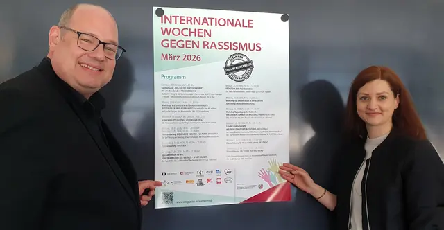 Mit der Teilnahme an den Internationalen „Wochen gegen Rassismus“ bezieht die Stadt klar Stellung gegen jegliche Form von Rassismus. Das verdeutlichten Oberbürgermeister Stefan Hebbel und Susann Peters. Foto: Gabi Knops-Feiler