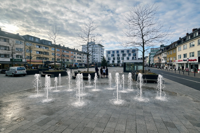 So oder so ähnlich wünschen sich Bürgerinnen undBürger und die Fraktion aus Kölner StadtGesellschaft KSG und FDP in der Bezirksvertretung von Rodenkirchen eine schöne Lösung für den Maternusplatz in Rodenkirchen  | Foto: Frei von Rechten Dritter