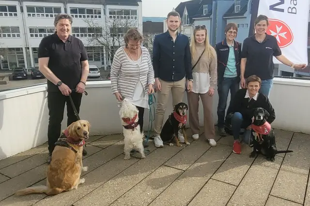 Vier neue Mensch-Hund-Teams wurden in Dienst gestellt. | Foto: Archut/Malteser