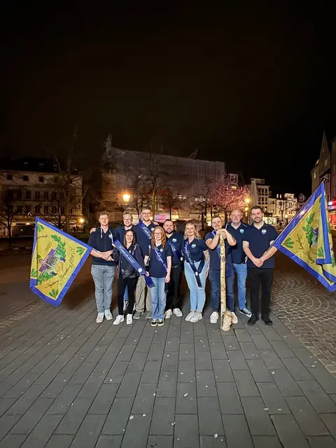 Das Bild zeigt (von links): 1. Fähnrich Timo Schulz, Maipolizist Robert Vogel, Maikönig Luca Schäfer, Maikönigin Summer Paul, Maigraf Timo Kehlenbach, Maigräfin Julia Franzen, Rötzchen Tobias Wackerow, Maipolizist Rainer Schmitz und 2. Fähnrich Christopher Große-Kleffmann. Es fehlt Maidoktor Lukas Berghoff. 
 | Foto: Junggesellenverein und Männerreih "Frohsinn" Siegburg-Brückberg
