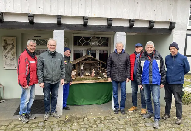 Ein Großteil des ehrenamtlichen Krippenteams.  | Foto: Gemeindeverwaltung Much