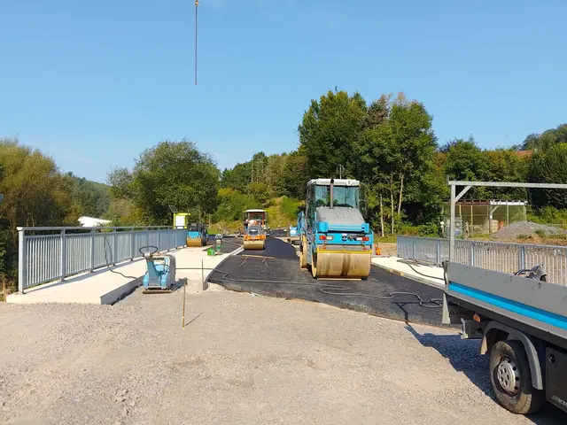 Die Othebachbrücke wurde 2024 komplett erneuert. Im Zuge der Gewährleistung muss schadhafter Beton im Bereich der Brückenköpfe abgetragen und erneuert werden. | Foto: OBK