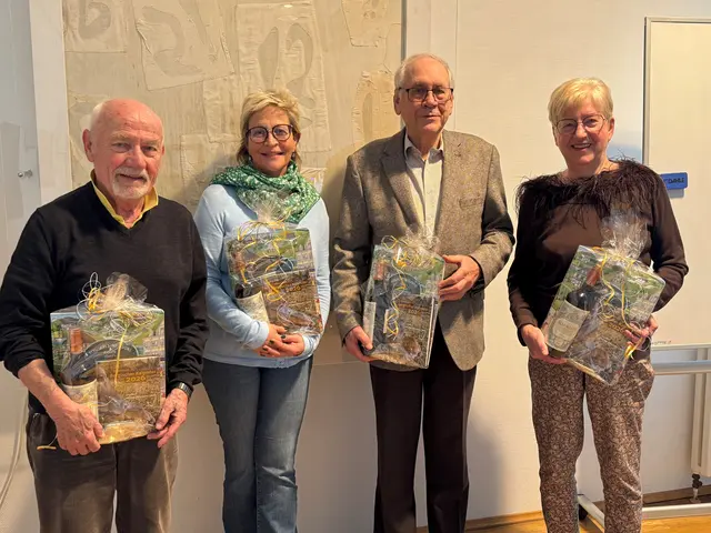 Klaus Baldus, Jutta Renner, Kurt Küsgen und Helmi Hütten (v.l.) wurden aus dem Partnerschaftskomitee verabschiedet. Foto: Stadt Rösrath