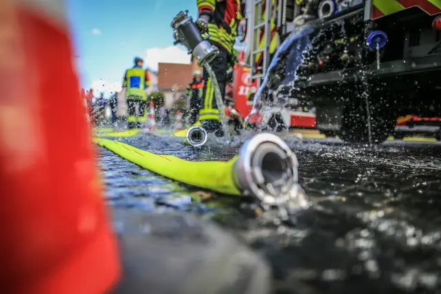 Symbolbild eines Feuerwehreinsatzes. | Foto: Symbolfoto: @durchwahl112 - stock.adobe.com