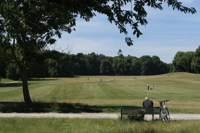 Weitläufig und im Sommer gut besucht: Der Beethovenpark gilt nach Aussage von Polizei und Verwaltung als sicher.   | Foto: Hermans