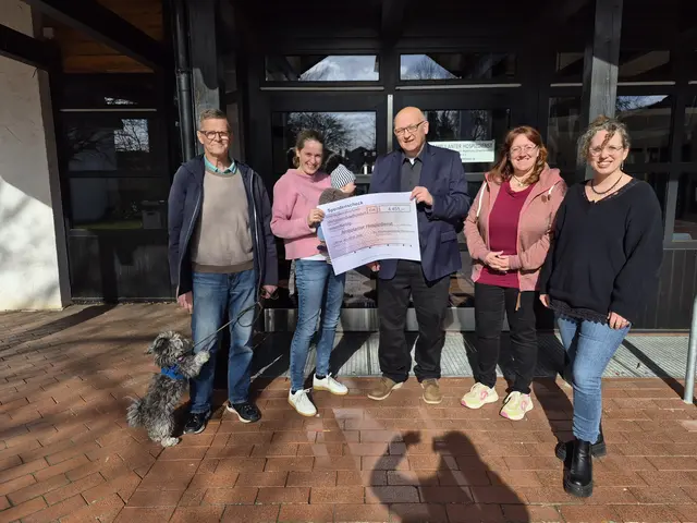 Bei der Spendenübergabe an den Ambulanten Hospizdienst (von links): Peter Köllmann, Ariane Fuchs, Frank Steeger, Rita Schmitz und Dr. Nina Effer.


 | Foto: Nicole Swerbinka